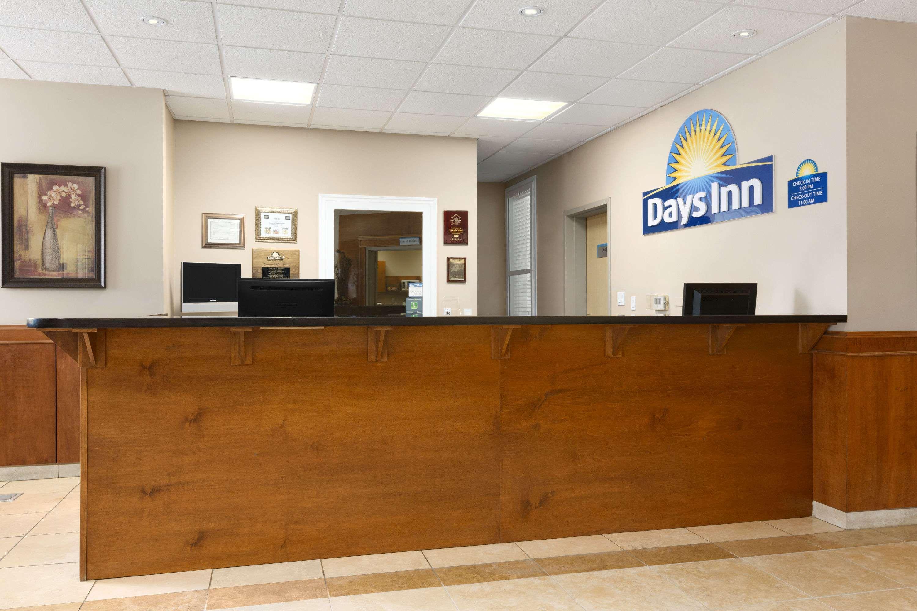 Days Inn By Wyndham Chetwynd Ngoại thất bức ảnh