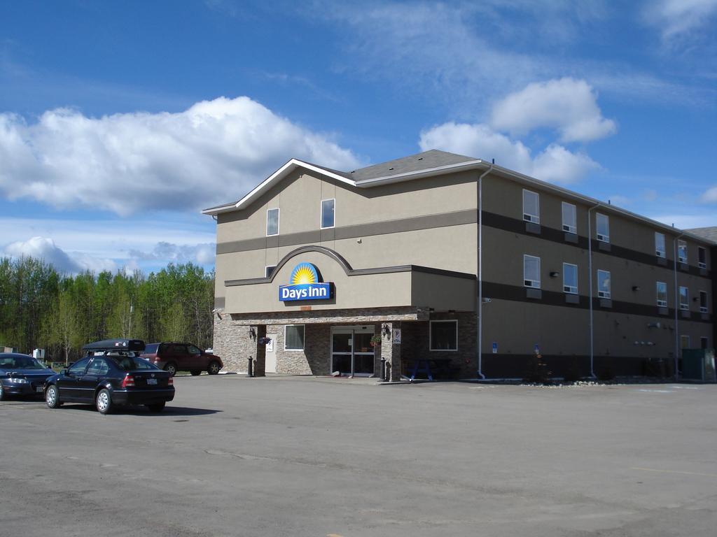 Days Inn By Wyndham Chetwynd Ngoại thất bức ảnh